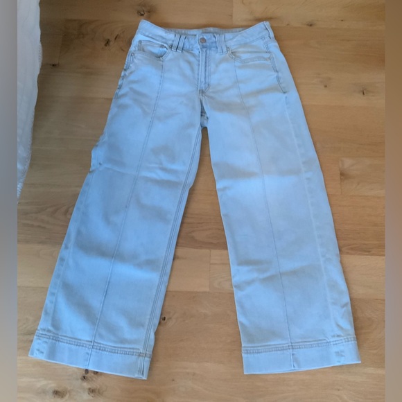 AE Dreamy Drape Stretch Low-Rise Baggy Wide-Leg Jean - Light Wash - short - Picture 3 of 10